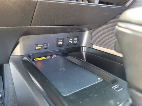 Used 2025 Toyota Camry SE FWD image 21