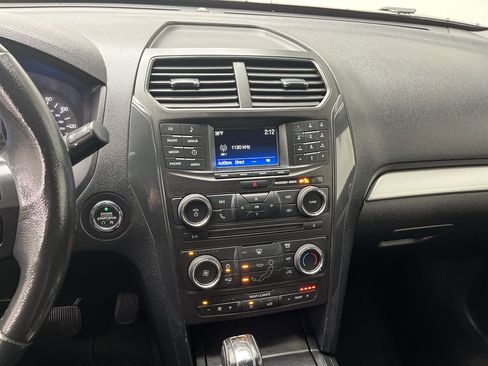 Used 2017 Ford Explorer XLT image 18