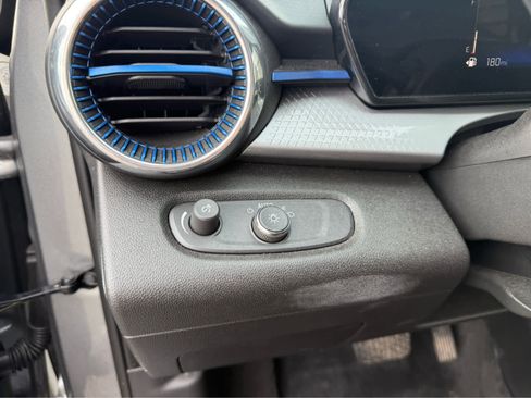 Used 2025 Chevrolet Trax LT image 10