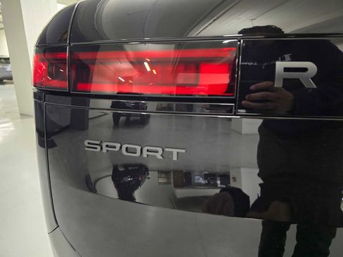New 2026 Land Rover Range Rover Sport Dynamic SE AWD/4WD image 14