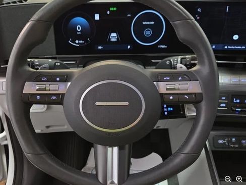 Used 2025 Hyundai Kona Limited AWD/4WD image 4
