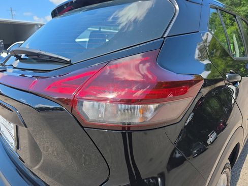 Used 2025 Nissan Kicks Play S FWD image 16