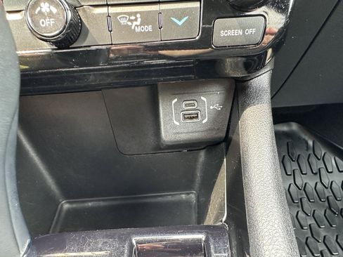 Used 2022 Jeep Compass Latitude w/ Sun and Sound Group AWD/4WD image 64