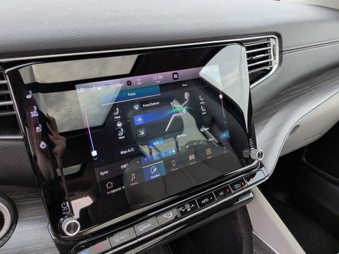 Used 2024 Jeep Wagoneer Series III w/ Premium Group I image 31