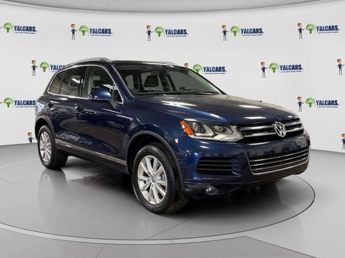 Used 2013 Volkswagen Touareg Sport image 7