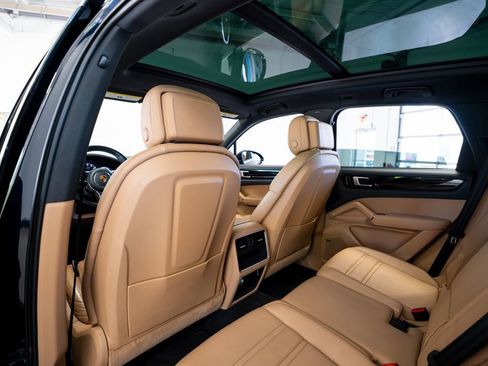 Used 2021 Porsche Cayenne image 45