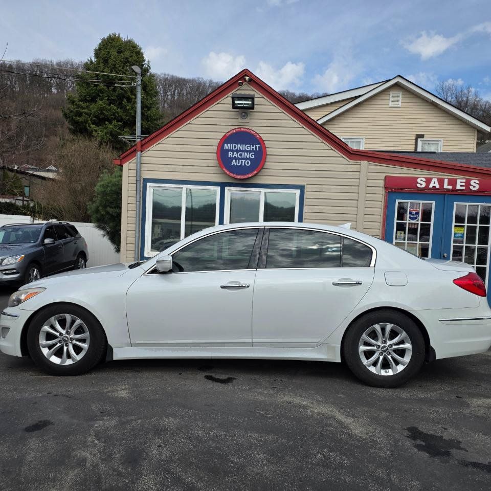 Used 2013 Hyundai Genesis 3.8 RWD image 6