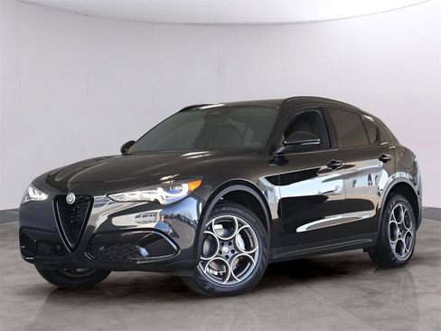 New 2025 Alfa Romeo Stelvio Sprint image 1