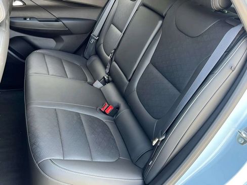 Used 2023 Chevrolet Bolt LT w/ Infotainment Package FWD image 11