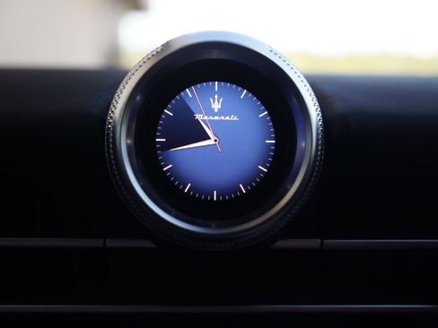 Used 2023 Maserati Grecale Modena AWD/4WD image 32