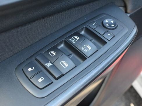 Used 2015 Jeep Cherokee Latitude w/ Cold Weather Group AWD/4WD image 18