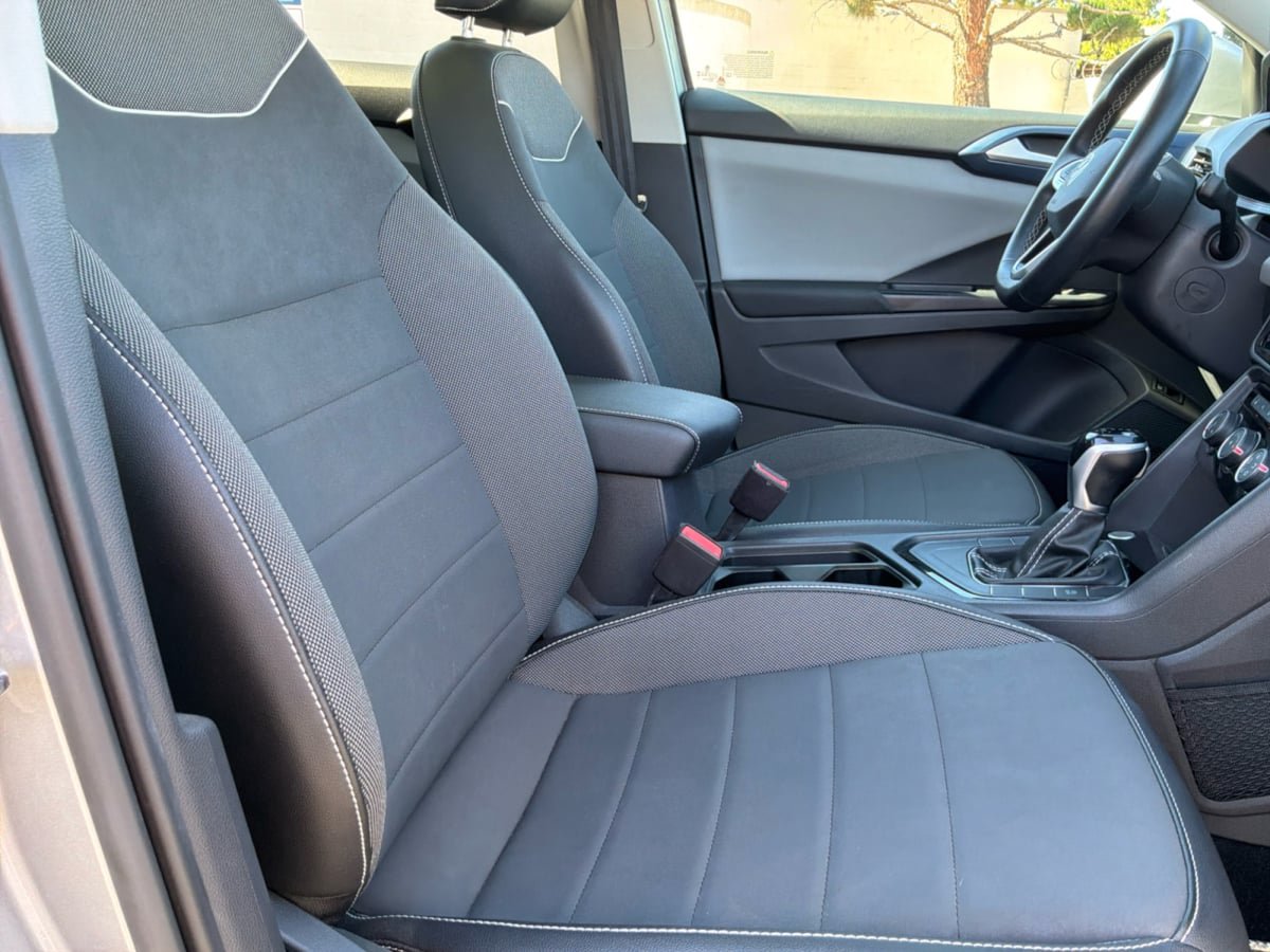 Used 2023 Volkswagen Taos SE w/ Panoramic Sunroof Package FWD image 21