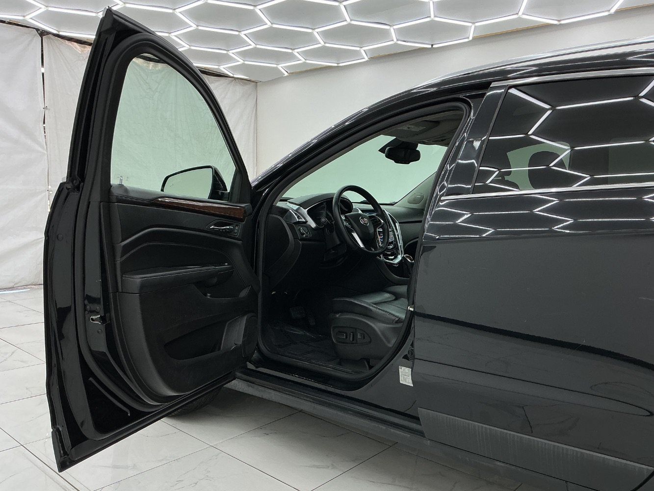 Used 2016 Cadillac SRX Luxury w/ Driver Awareness Package AWD/4WD image 16