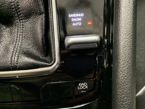 Used 2025 Jeep Compass Limited image 30