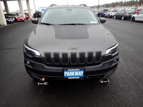 Used 2019 Jeep Cherokee Trailhawk image 8