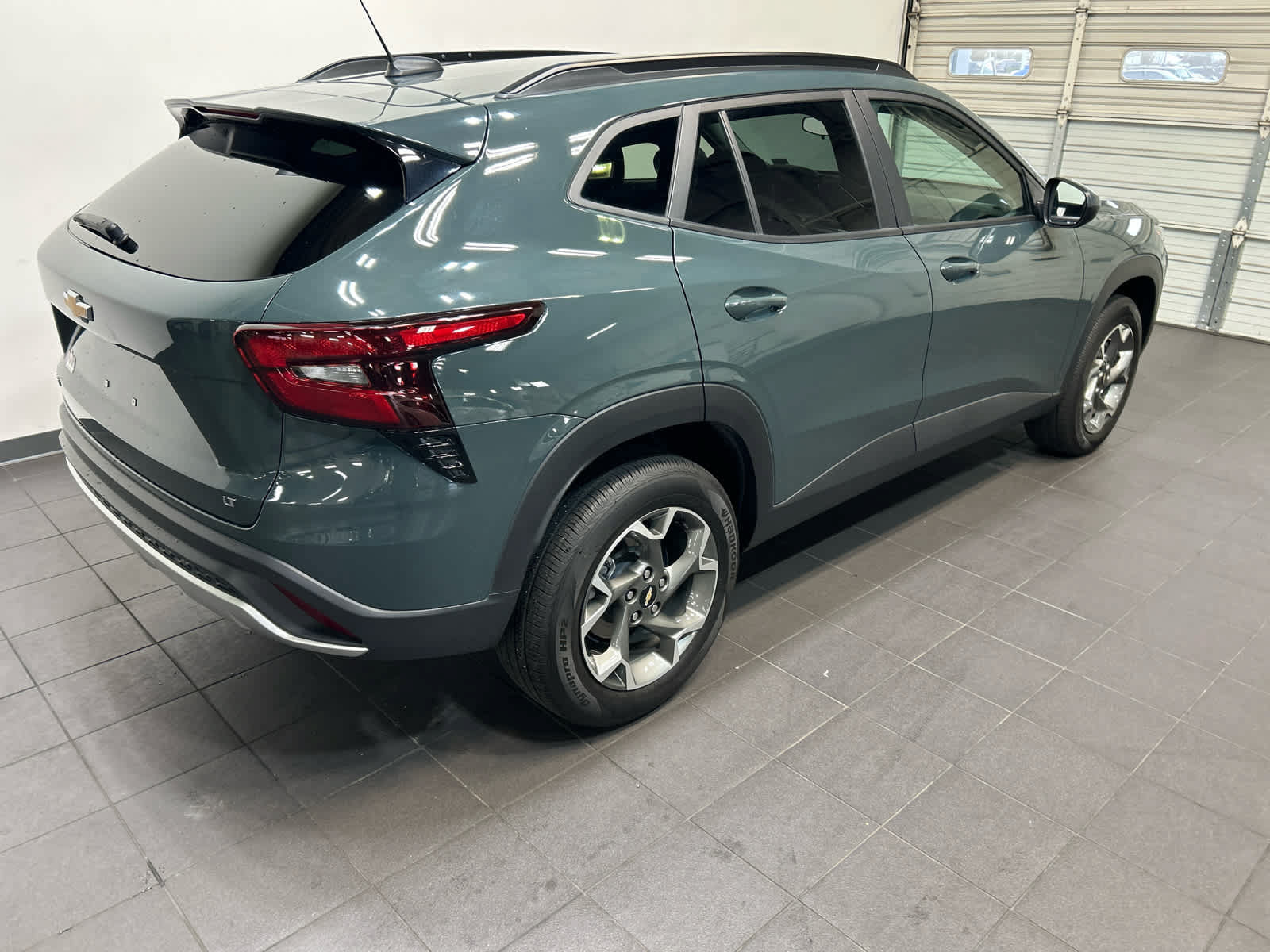 Used 2025 Chevrolet Trax LT FWD image 3