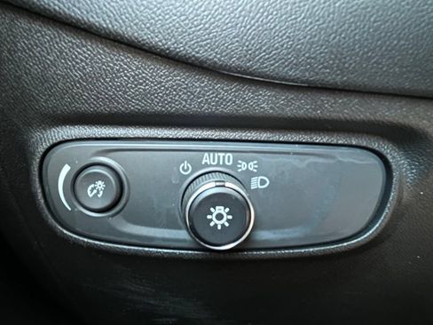 Used 2021 Chevrolet Equinox LT w/ LPO, Cargo Package AWD/4WD image 10