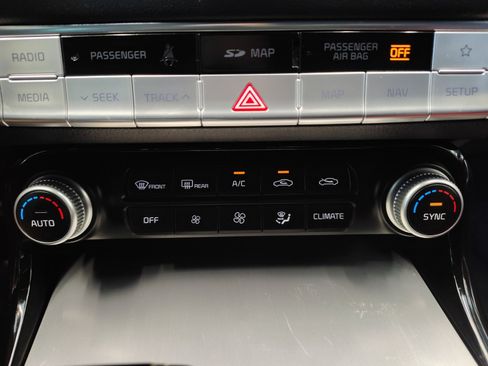 Used 2019 Kia Stinger GT1 RWD image 18