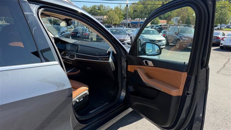 Used 2021 BMW X7 xDrive40i w/ Premium Package 2 AWD/4WD image 35