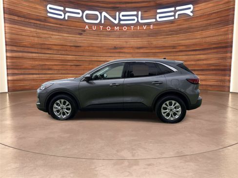 Used 2023 Ford Escape Active w/ Tech Pack #1 AWD/4WD image 2