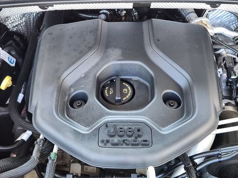 Used 2023 Jeep Grand Cherokee Summit AWD/4WD image 16