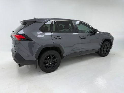 Used 2022 Toyota RAV4 LE image 21