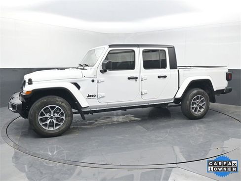 Used 2024 Jeep Gladiator Sport image 2