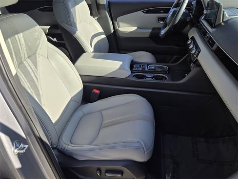 Certified 2023 Honda Pilot Touring image 16