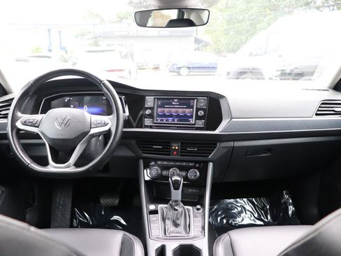 Used 2024 Volkswagen Jetta SE FWD image 16