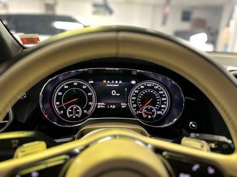 Used 2018 Bentley Bentayga image 22