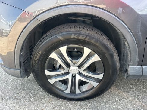 Used 2017 Toyota RAV4 LE FWD image 6