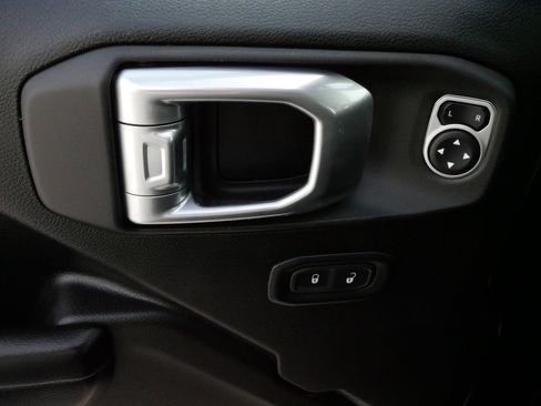 Used 2021 Jeep Wrangler Sport S image 19