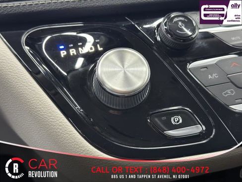 Used 2022 Chrysler Pacifica Touring-L image 44