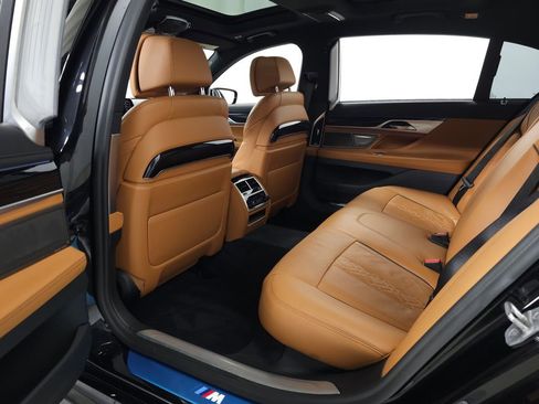 Used 2022 BMW 750i xDrive w/ Executive Package AWD/4WD image 38