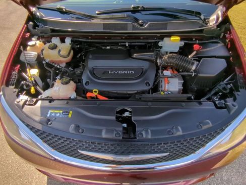 Used 2020 Chrysler Pacifica Limited FWD image 26