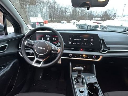 Used 2024 Kia Sportage LX image 8
