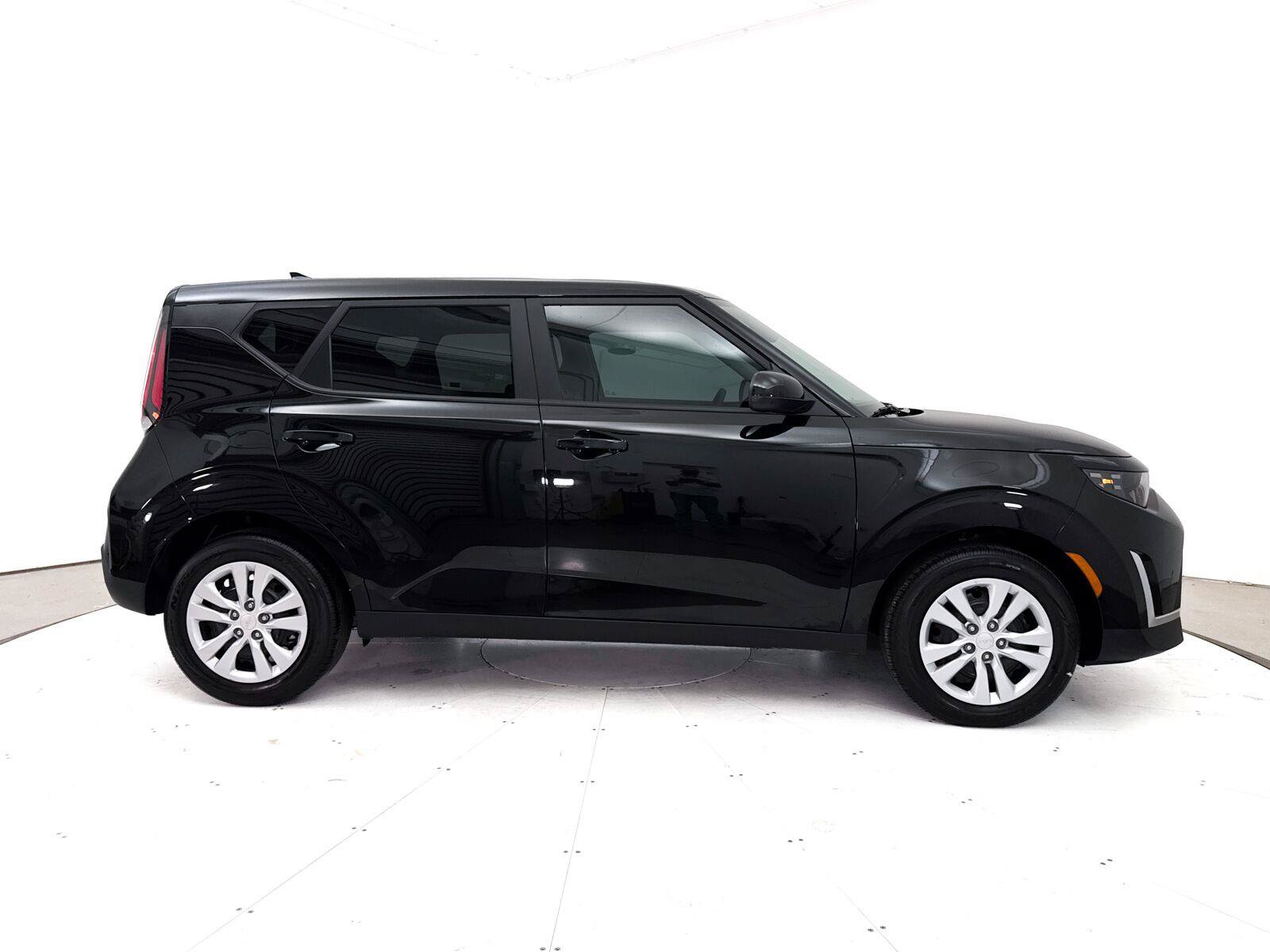 Used 2025 Kia Soul LX FWD image 37