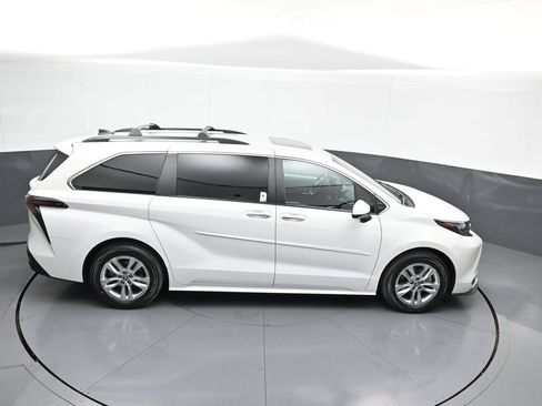 Used 2024 Toyota Sienna XLE w/ XLE Plus Package AWD/4WD image 39