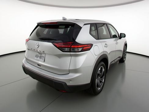 Used 2025 Nissan Rogue SV image 9