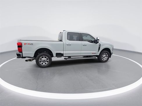 Used 2025 Ford F250 Lariat w/ Chrome Package image 9