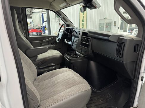 Used 2025 Chevrolet Express 3500 LT w/ LT Preferred Equipment Group RWD image 16