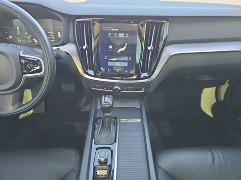 Used 2019 Volvo S60 T5 Momentum w/ Premium Package image 11