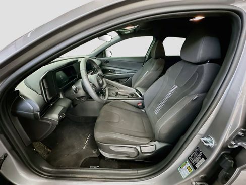 Used 2025 Hyundai Elantra Sport FWD image 13