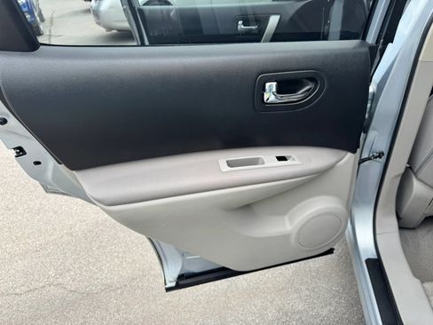 Used 2011 Nissan Rogue SV w/ Premium Pkg AWD/4WD image 18