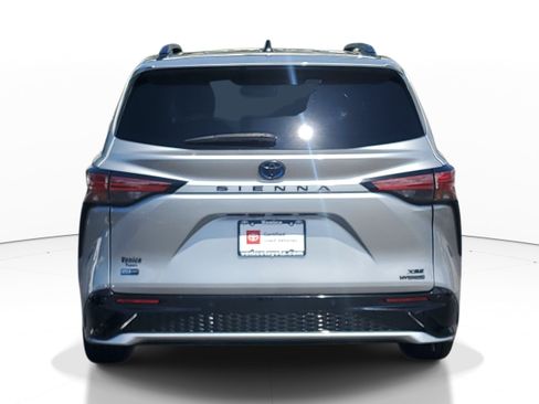 Certified 2023 Toyota Sienna XSE FWD image 5
