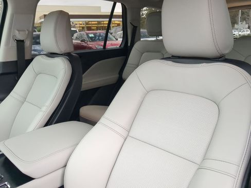 New 2026 Lincoln Aviator Premiere image 11