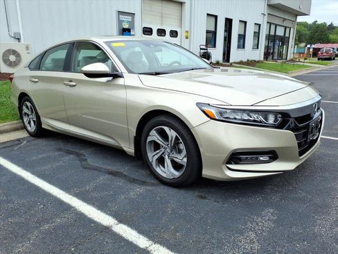 Used 2018 Honda Accord EX image 12