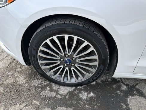 Used 2017 Ford Fusion SE image 15