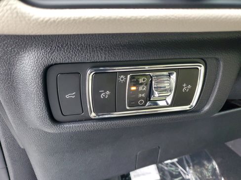 New 2026 Lincoln Corsair Premiere image 14