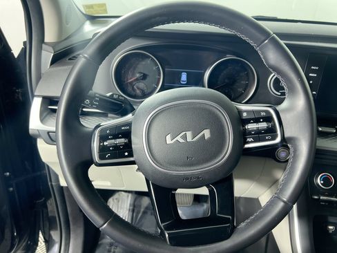 Used 2024 Kia Carnival LX FWD image 15